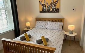 No 7 Quiet, Two Bedroom Ground Floor Flat In Tornagrain Great For Early Airport Departures Or Late Flights